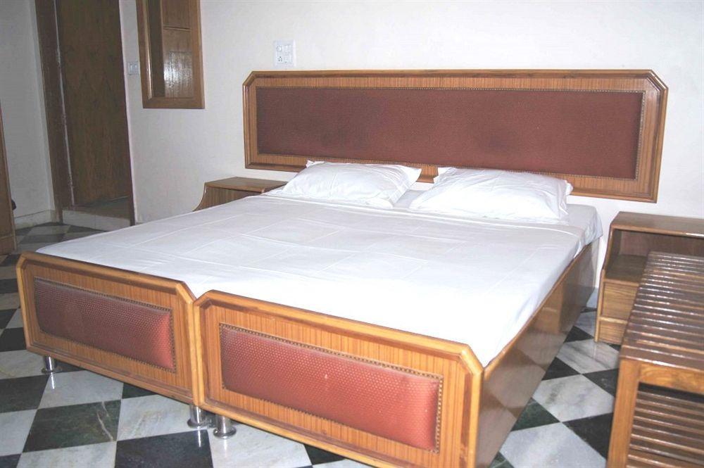 Hotel Westend Holiday Home 5 Mint From Nizamuddin Railway Station นิวเดลี ภายนอก รูปภาพ